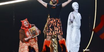 Στον μεγάλο τελικό της Eurovision 2026, ο Ακύλας Μυτιληναίος και το «Φέρ' το» (φωτ.: EPA/HANNIBAL HANSCHKE)