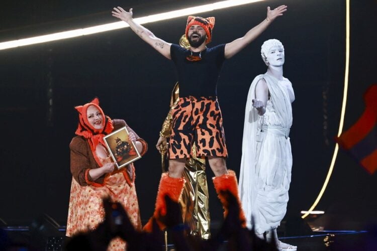 Στον μεγάλο τελικό της Eurovision 2026, ο Ακύλας Μυτιληναίος και το «Φέρ' το» (φωτ.: EPA/HANNIBAL HANSCHKE)