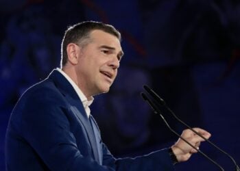 Ο πρώην πρωθυπουργός Αλέξης Τσίπρας στην πρόσφατη παρουσίαση του βιβλίου του με τίτλο «Ιθάκη» στο κινηματοθέατρο Αστόρια, στο Ηράκλειο Κρήτης (φωτ.: ΑΠΕ-ΜΠΕ/Νίκος Χαλκιαδάκης)