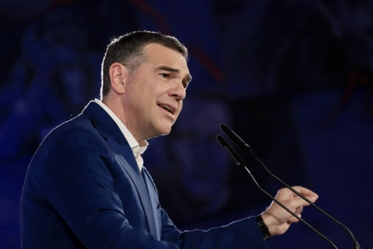 Ο πρώην πρωθυπουργός Αλέξης Τσίπρας στην πρόσφατη παρουσίαση του βιβλίου του με τίτλο «Ιθάκη» στο κινηματοθέατρο Αστόρια, στο Ηράκλειο Κρήτης (φωτ.: ΑΠΕ-ΜΠΕ/Νίκος Χαλκιαδάκης)