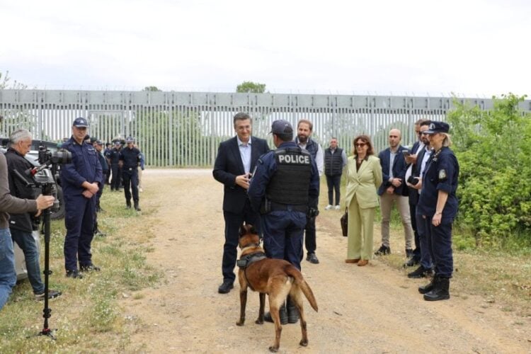 (Πηγή: Γρ. Τύπου Απ. Τζιτζικώστα)
