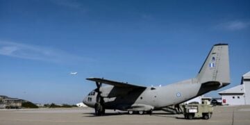 Στρατιωτικό μεταφορικό αεροσκάφος μέσης ακτίνας τύπου Alenia C-27J Spartan (φωτ.: thriassio.gr)