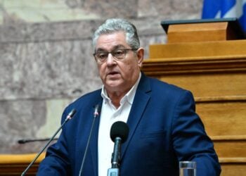 Ο ΓΓ του ΚΚΕ στην εκδήλωση μνήμης για τη Γενοκτονία των Ελλήνων του Πόντου στην Αίθουσα Γερουσίας της Βουλής, τη Δευτέρα 18 Μαΐου 2026 (φωτ.: Τατιάνα Μπόλαρη/ EUROKINISSI)