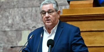 Ο ΓΓ του ΚΚΕ στην εκδήλωση μνήμης για τη Γενοκτονία των Ελλήνων του Πόντου στην Αίθουσα Γερουσίας της Βουλής, τη Δευτέρα 18 Μαΐου 2026 (φωτ.: Τατιάνα Μπόλαρη/ EUROKINISSI)
