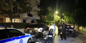 Εικόνα από την περιοχή του Χολαργού όπου άνδρας επιχείρησε να σκοτώσει στη σύζυγό του πριν αυτοκτονήσει (φωτ.: Γιώργος Κονταρίνης/EUROKINISSI)