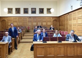 Στιγμιότυπο από τη συζήτηση στην Επιτροπή Δεοντολογίας της Βουλής για την άρση ασυλίας του βουλευτή Κυριάκου Βελόπουλου
(φωτ.: Μιχάλης Καραγιάννης/EUROKINISSI)