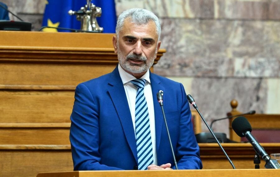Ο πρόεδρος της Παμποντιακής Ομοσπονδίας Ελλάδος Γιώργος Βαρυθυμιάδης στο βήμα της Αίθουσας της Γερουσίας στην ελληνική Βουλή (φωτ.: Τατιάνα Μπόλαρη/ EUROKINISSI)