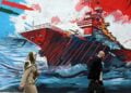 Ιρανοί περνούν μπροστά από μια τοιχογραφία με αντι-αμερικανικά και αντι-ισραηλινά μηνύματα σε δρόμο της Τεχεράνης (φωτ.: EPA/ABEDIN TAHERKENAREH)