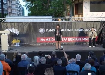 Λουκία Κασαμάκη στο τραγούδι και την απαγγελία και Γεύση Σταφυλίδου στην ποντιακή λύρα (πηγή: youtube.com/watch?v=rKT6uOUq_3k)