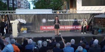 Λουκία Κασαμάκη στο τραγούδι και την απαγγελία και Γεύση Σταφυλίδου στην ποντιακή λύρα (πηγή: youtube.com/watch?v=rKT6uOUq_3k)