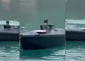 Το ουκρανικής κατασκευής drone που εντοπίστηκε στη Λευκάδα, σε καρέ από ερασιτεχνικό βίντεο