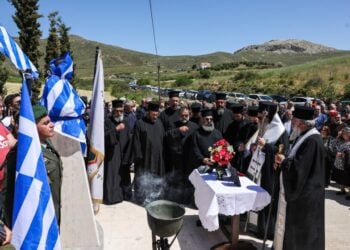 Στα αποκαλυπτήρια της προτομής του ηρωϊκού καταδρομέα της ΕΛΔΥΚ, Μανώλη Μπικάκη, στον Αμύγδαλο του Ηρακλείου Κρήτης (φωτ.: Στέφανος Ραπάνης/ EUROKINISSI)