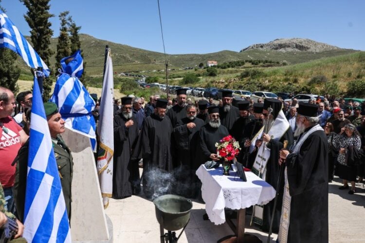 Στα αποκαλυπτήρια της προτομής του ηρωϊκού καταδρομέα της ΕΛΔΥΚ, Μανώλη Μπικάκη, στον Αμύγδαλο του Ηρακλείου Κρήτης (φωτ.: Στέφανος Ραπάνης/ EUROKINISSI)