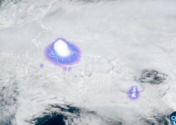 Χάρτες από την Εθνική Υπηρεσία Ωκεανών και Ατμόσφαιρας των ΗΠΑ (NOAA) δείχνουν πού εισήλθε ο μετεωρίτης στη γήινη ατμόσφαιρα (πηγή: NOAA)