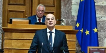 Ο Νίκος Δένδιας μιλάει στην Αίθουσα της Γερουσίας, στη Βουλή, στο πλαίσιο της εκδήλωσης μνήμης που διοργάνωσε η Παμποντιακή Ομοσπονδία Ελλάδος για τη 19η Μαΐου 1919 (φωτ.: Τατιάνα Μπόλαρη/ EUROKINISSI)
