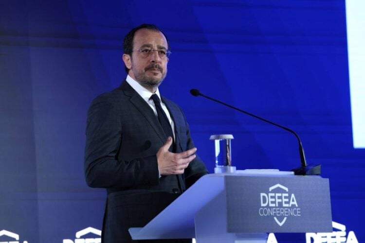 Ο πρόεδρος της Κυπριακής Δημοκρατίας Νίκος Χριστοδουλίδης, πριν από λίγες μέρες, στο συνέδριο DEFEA 2026 με τίτλο «Securing Tomorrow: Defence Strategies for the Future», στα Σπάτα (φωτ.: ΑΠΕ-ΜΠΕ/Γιώργος Βιτσαράς)