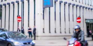 Εξωτερική άποψη της έδρας του Οργανισμού Πετρελαιοεξαγωγικών Κρατών (ΟΠΕΚ) στη Βιέννη (φωτ. αρχείου: EPA/Christian Bruna)