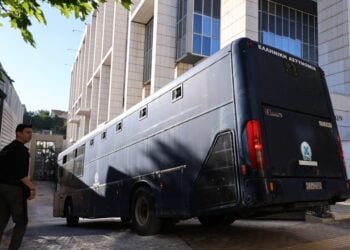 Εικόνα από τη μεταγωγή των συλληφθέντων για παράνομες επιδοτήσεις από τον ΟΠΕΚΕΠΕ στον Ευρωπαίο Εισαγγελέα (φωτ.: Γιάννης Παναγόπουλος/ EUROKINISSI)