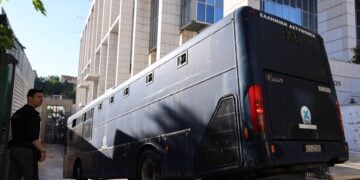Εικόνα από τη μεταγωγή των συλληφθέντων για παράνομες επιδοτήσεις από τον ΟΠΕΚΕΠΕ στον Ευρωπαίο Εισαγγελέα (φωτ.: Γιάννης Παναγόπουλος/ EUROKINISSI)