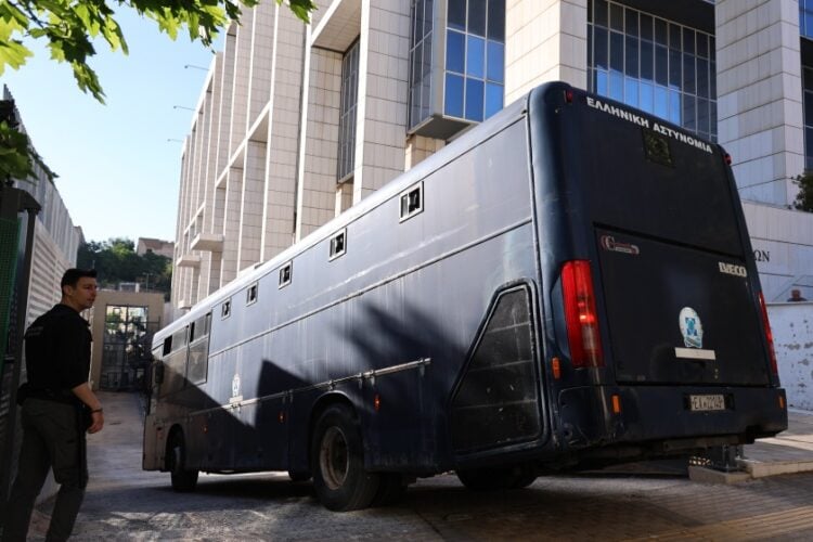 Εικόνα από τη μεταγωγή των συλληφθέντων για παράνομες επιδοτήσεις από τον ΟΠΕΚΕΠΕ στον Ευρωπαίο Εισαγγελέα (φωτ.: Γιάννης Παναγόπουλος/ EUROKINISSI)