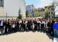 Μέλη της ελληνικής κοινότητας στον αύλειο χώρο του Ελληνικού προξενείου στο Βουκουρέστι τον Απρίλιο του 2026 (πηγή: facebook.com/
UNIUNEA.ELENA.DIN.ROMANIA)