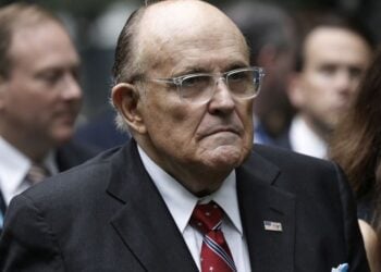Ο πρώην δήμαρχος της Νέας Υόρκης Ρούντι Τζουλιάνι σε τελετή στο Μνημείο της 11ης Σεπτεμβρίου, με αφορμή την 21η επέτειο από τις τρομοκρατικές επιθέσεις της 11ης Σεπτεμβρίου 2001 (φωτ. αρχείου: EPA/ Peter Foley)