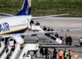 Αεροσκάφος της 
Ryanair στο αεροδρόμιο του Βερολίνου-Βραδεμβούργου, 17 Απριλίου 2026 (φωτ.: EPA / Filip Singer)