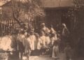 Εμβολιασμός του Ερυθρού Σταυρού στη Σμύρνη (πηγή: Εκδόσεις «Νέα Σύνορα» – Α.Α. Λιβάνη & Σία Ε.Ε)