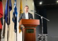 Ο δρ Θεμιστοκλής Κρητικάκος κατά τη διάρκεια ομιλίας (φωτ.: Αρχείο Θ. Κρητικάκου)