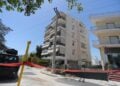 Η πολυκατοικία στην Ηλιούπολη όπου σημειώθηκε η τραγωδία με τα δύο 17χρονα κορίτσια (φωτ.: Σωτήρης Δημητρόπουλος/ EUROKINISSI)