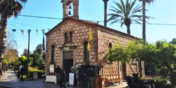Το εκκλησάκι που είναι αφιερωμένο στην Αγία Ειρήνη και βρίσκεται στο κέντρο της Μυτιλήνης (φωτ.: lesvosnews.net)