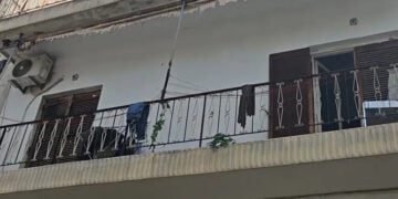 Το σπίτι-τρώγλη της οικογένειας στους Αγίους Αναργύρους (πηγή: Glomex)