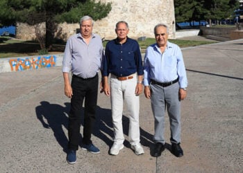 Από αριστερά: Βάσος Χρίστου, Κυπριανός Γιαννής, Σπύρος Γαβριήλ. Στη Θεσσαλονίκη, για την παρουσίαση του βιβλίου «Κύπρος 1974. Φωνές αιχμαλωσίας» (πηγή: ΑΠΕ-ΜΠΕ)