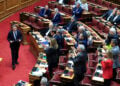 Ο Νίκος Ανδρουλάκης μετά το τέλος της ομιλίας του στη Βουλή επί της πρότασης για σύσταση Εξεταστικής Επιτροπής για τις υποκλοπές και την ΕΥΠ. Παρασκευή 22 Μαΐου 2026 (φωτ.: EUROKINISSI / Γιώργος Κονταρίνης)