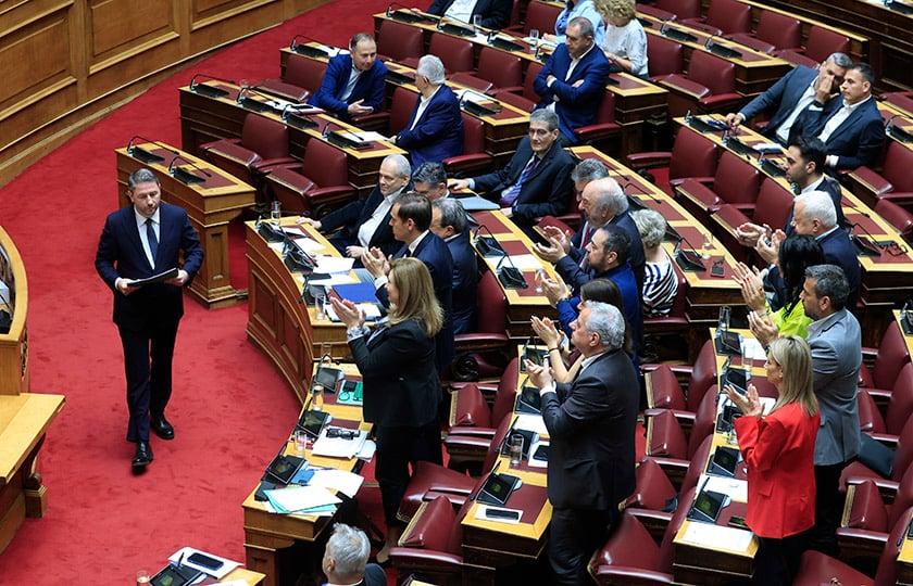 Ο Νίκος Ανδρουλάκης μετά το τέλος της ομιλίας του στη Βουλή επί της πρότασης για σύσταση Εξεταστικής Επιτροπής για τις υποκλοπές και την ΕΥΠ. Παρασκευή 22 Μαΐου 2026 (φωτ.: EUROKINISSI / Γιώργος Κονταρίνης)