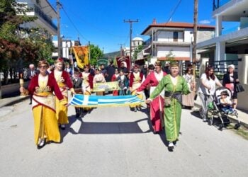 Λαμπαδηφορία, μέρος των εκδηλώσεων μνήμης για τη Γενοκτονία των Ποντίων (φωτ.: facebook/δήμος Βόλβης)