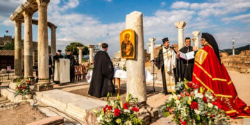 Στην πρωτοχριστιανική βασιλική της Εφέσου, εσπερινός για τον Άγιο Ιωάννη τον Θεολόγο. Σάββατο 2 Μαΐου 2026 (φωτ.: Ρωμαιοκαθολική Αρχιεπισκοπή Σμύρνης / Aydın Ç.)