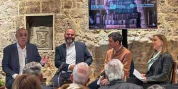 Κώστας Μπλιάτκας, Θεοδόσης Κυριακίδης, Μιχάλης Μπουτάρης και Αμαλία Γιαννακά, στην εκδήλωση στη ΒΙΒΟΝ, Δευτέρα 27 Απριλίου 2026 (φωτ.: Facebook / Εύξεινος Λέσχη Ποντίων Νάουσας)