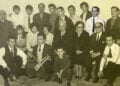 Ο Μωυσής Αραβόπουλος (δεύτερος όρθιος από δεξιά) σε φωτογραφία από το αρχείο της ΕΠΜ. Μέλη του Καλλιτεχνικού Οργανισμού Ποντίων Αθηνών (Καλλιθέα) απεικονίζονται μετά από εκδήλωση, περ. 1965. Στη λύρα ο Ιορδάνης. Καθιστοί από δεξιά: Ηλίας Τσιρκινίδης (με γυαλιά) αριστερά του η Ζηνοβία Λιθοξόου (μέλη της διοίκησης) και αριστερά της ο Λουκάς Αγγελίδης. Πάνω όρθιοι από δεξιά: Λευτέρης Σιδηρόπουλος (με μουστάκι) και δίπλα του αριστερά ο Μωυσής Αραβόπουλος (με άσπρο πουκάμισο και γραβάτα). Όρθιος από αριστερά (με γυαλιά) ο Ηλίας Αλβανίδης (πηγή: searchculture.gr/EPontMel)
