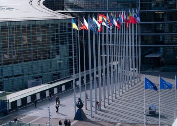 Σημαίες στο κτήριο του Ευρωπαϊκού Κοινοβουλίου στο Στρασβούργο (φωτ.: Flickr / European Parliament)