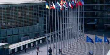 Σημαίες στο κτήριο του Ευρωπαϊκού Κοινοβουλίου στο Στρασβούργο (φωτ.: Flickr / European Parliament)