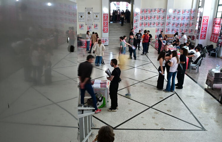 Στιγμιότυπο από την Νομική Σχολή Αθηνών κατά τη διάρκεια της ψηφοφορίας για τις φοιτητικές εκλογές, Τετάρτη 13 Μαΐου 2026 (φωτ.: EUROKINISSI / Τατιάνα Μπόλαρη)