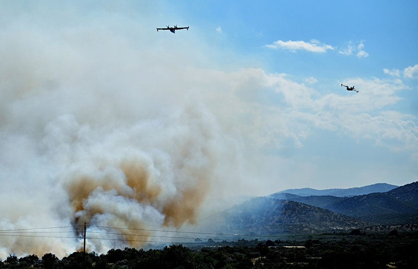 Πυροσβεστικά αεροσκάφη επιχειρούν στους Γόννους Λάρισας, Παρασκευή 29 Μαΐου 2026 (φωτ.: onlarissa.gr)