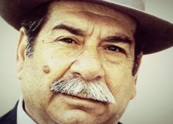 Από το εξώφυλλο του βινυλίου «Ρεμπέτικες Ομορφιές» που κυκλοφόρησε τον Απρίλιο του 1984, από την Μίνως Μάτσας & Υιός Α.Ε. Τον Μιχάλη Γενίτσαρη είχε φωτογραφήσει ο Γιάννης Ζαφείρης
