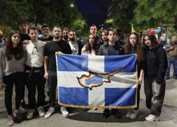 Μέλη της ΠΕΟΦ Θεσσαλονίκης που έδωσαν δυναμικό παρών στην 107η επέτειο της Γενοκτονίας, στη Θεσσαλονίκη (φωτ.: Αλεξία Ιωαννίδου)