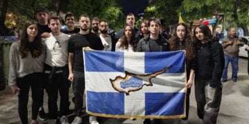 Μέλη της ΠΕΟΦ Θεσσαλονίκης που έδωσαν δυναμικό παρών στην 107η επέτειο της Γενοκτονίας, στη Θεσσαλονίκη (φωτ.: Αλεξία Ιωαννίδου)