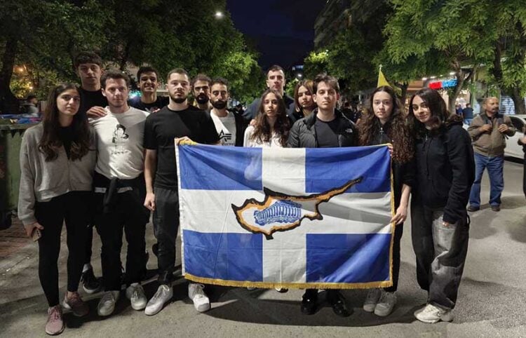 Μέλη της ΠΕΟΦ Θεσσαλονίκης που έδωσαν δυναμικό παρών στην 107η επέτειο της Γενοκτονίας, στη Θεσσαλονίκη (φωτ.: Αλεξία Ιωαννίδου)