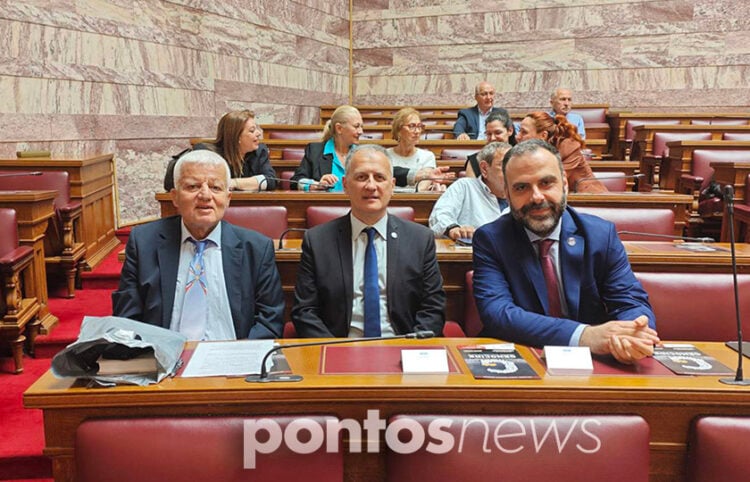 Κυριάκος Μπατσάρας, Κοσμάς Χατόγλου και Χαρουτιούν Σπαρταλιάν στην Αίθουσα της Γερουσίας στην εκδήλωση της ΠΟΕ για την Ημέρα Μνήμης της Γενοκτονίας των Ελλήνων του Πόντου (φωτ.: Πόπη Παπαγεωργίου)