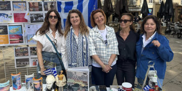 Η Ελληνική Κοινότητα Αιξ-αν-Προβάνς συμμετείχε στις εκδηλώσεις για την Ημέρα της Ευρώπης, μεταφέροντας χρώματα, μουσικές και γεύσεις της Ελλάδας στην καρδιά της Προβηγκίας (φωτ.: Facebook / Communauté Hellénique d'Aix-en-Provence_)