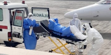 Στιγμιότυπο από την επιχείρηση διακομιδής ασθενών από τα Κανάρια Νησιά, 6 Μαΐου 2026 (πηγή: Χ / Tedros Adhanom Ghebreyesus)